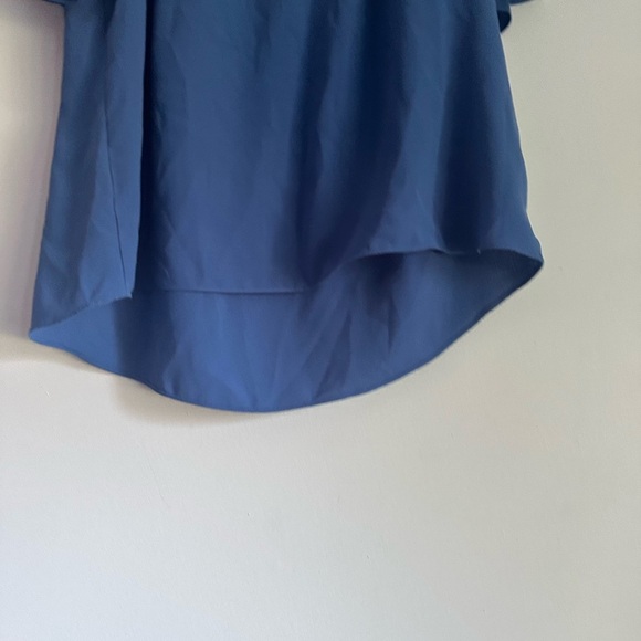 Large Jennifer Lopez Blue Ruffled Off-Shoulder Blouse - Picture 5 of 7